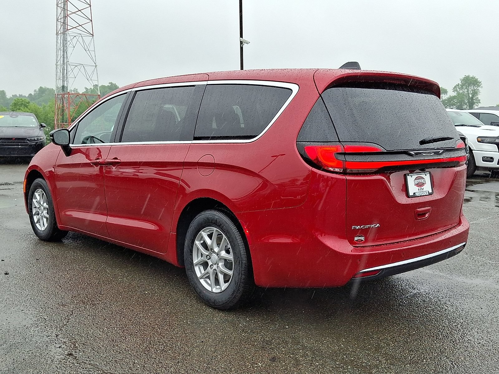 New 2027 Chrysler Pacifica Select FWD image 3