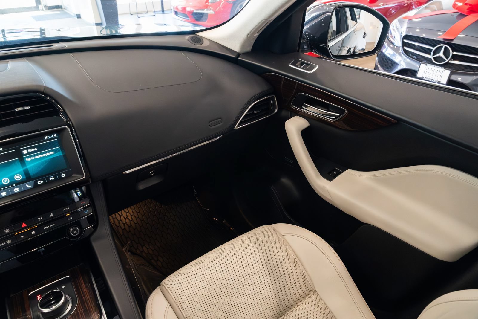Used 2019 Jaguar F-PACE Prestige AWD/4WD image 10