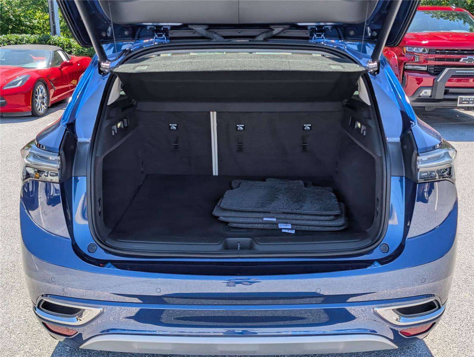 Used 2023 Buick Envision Avenir AWD/4WD image 14