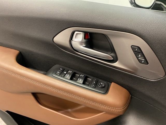 Used 2017 Chrysler Pacifica Limited w/ UConnect Theater Package FWD image 21