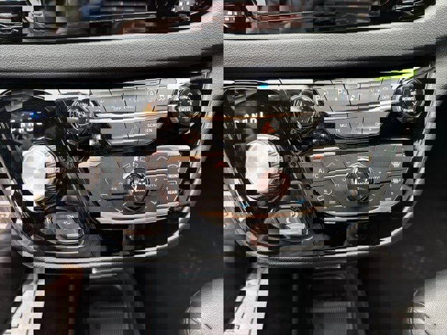 Used 2020 Chrysler Pacifica Touring-L w/ Advanced Safetytec Group image 11