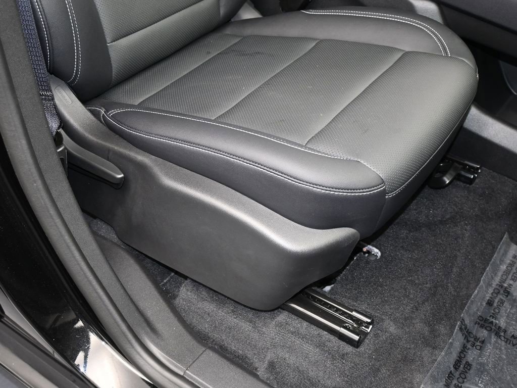 Used 2025 Chevrolet Traverse LT w/ Midnight/Sport Edition image 52