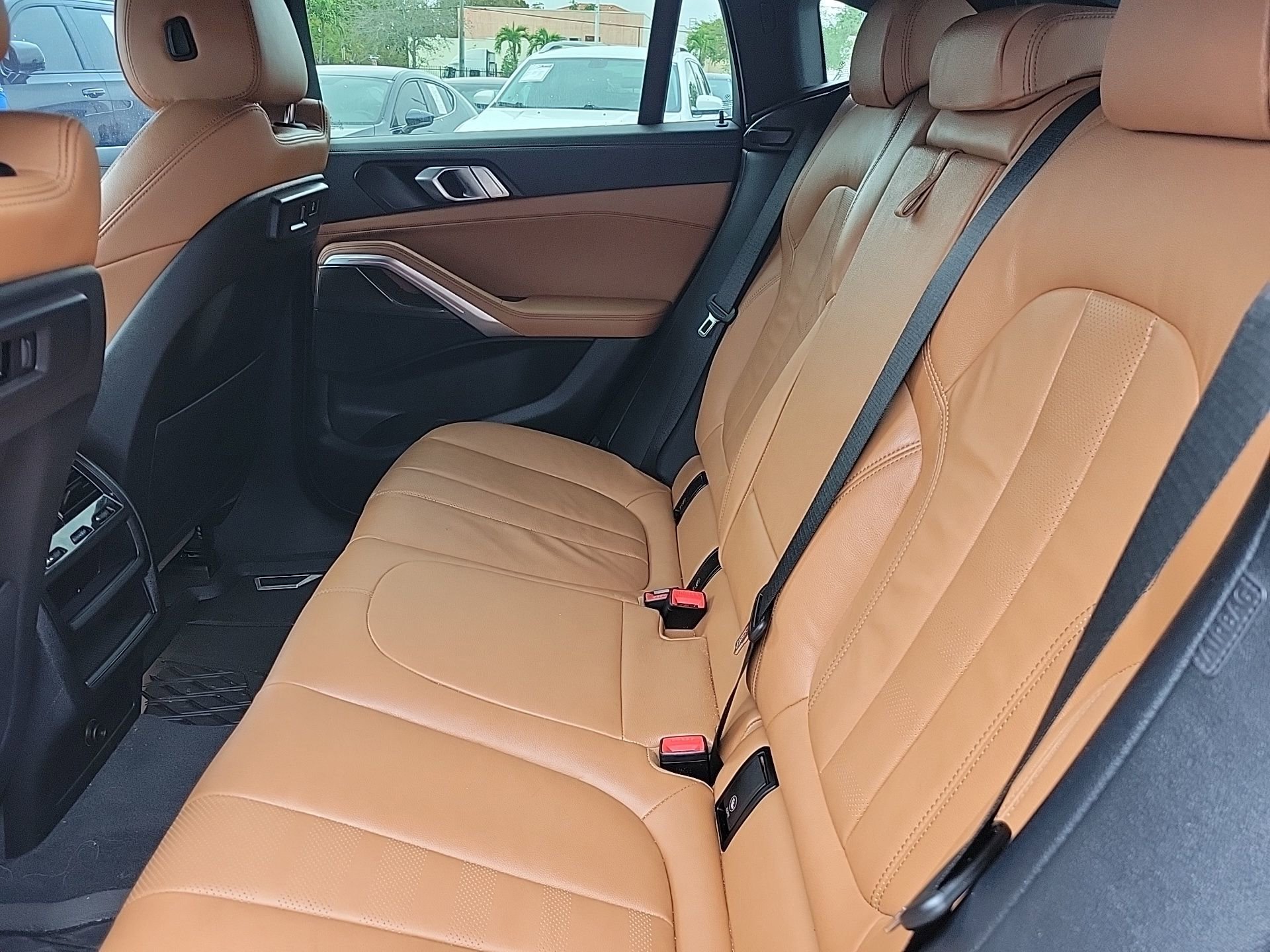 Used 2022 BMW X6 xDrive40i w/ M Sport Package image 23