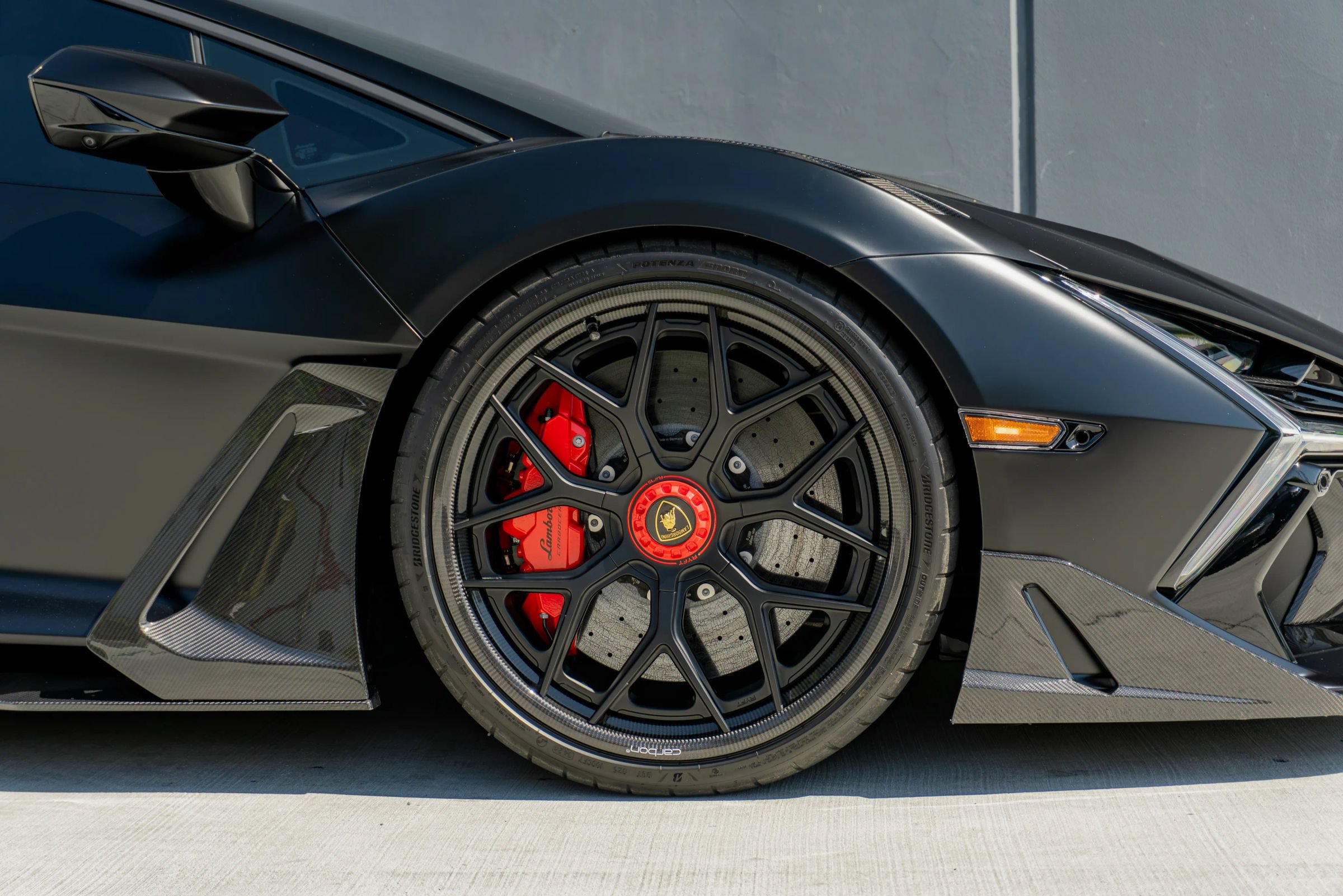 Used 2025 Lamborghini Revuelto AWD/4WD image 41