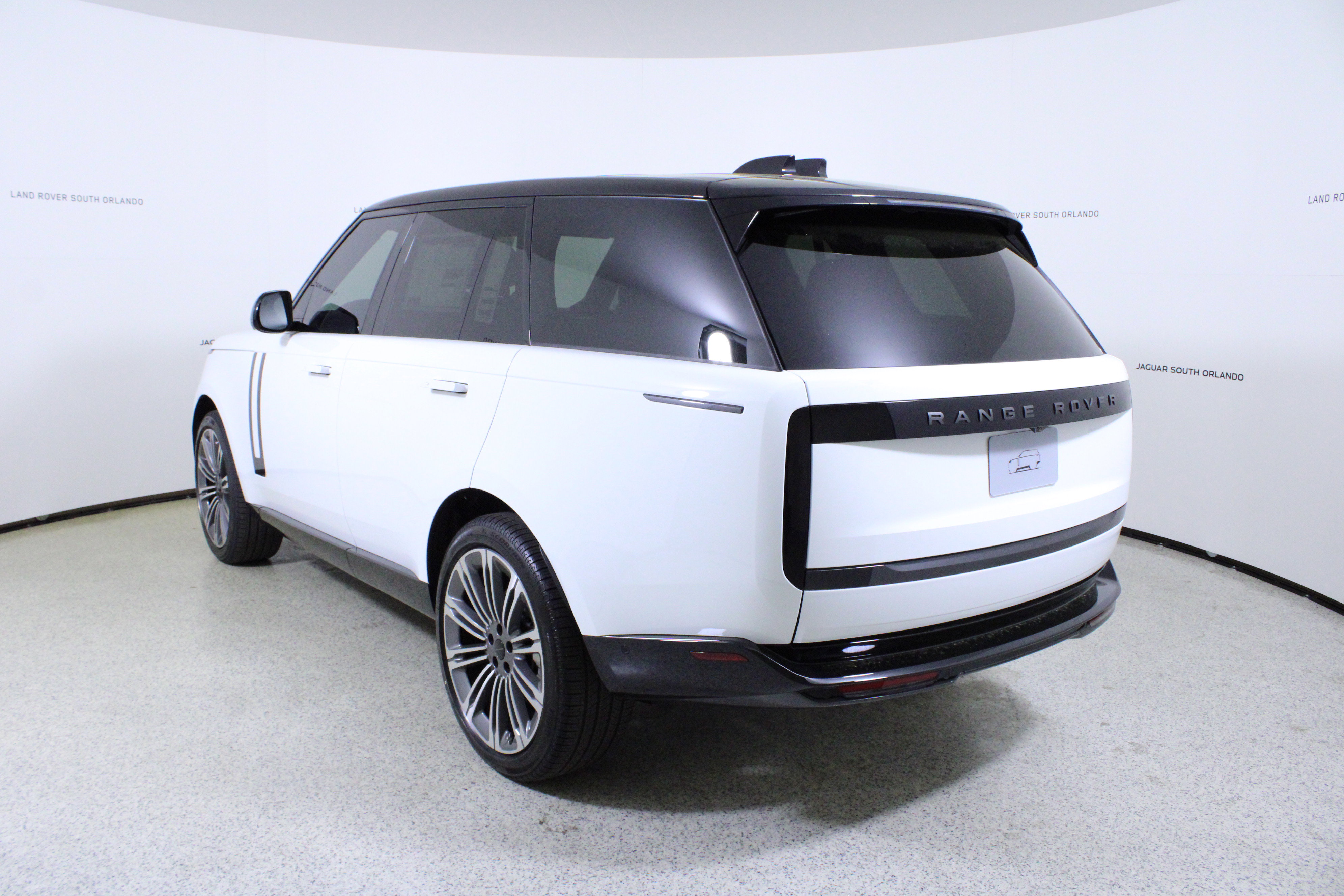 New 2026 Land Rover Range Rover SE image 5