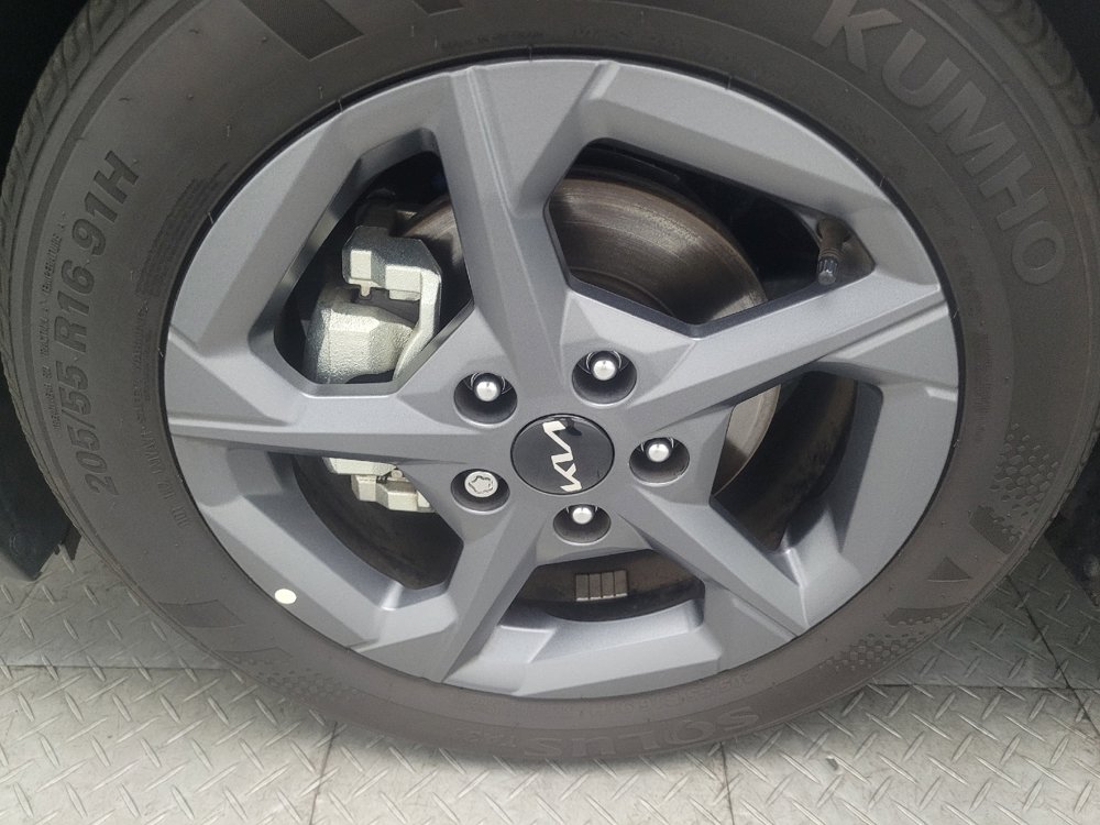 Used 2025 Kia K4 FWD image 31