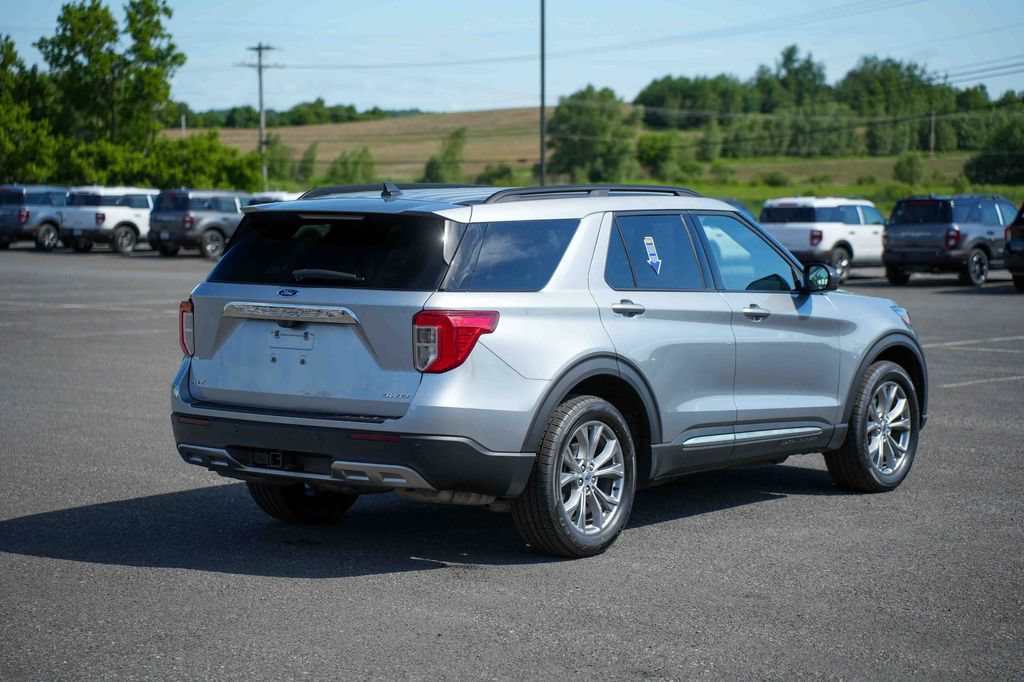 Used 2023 Ford Explorer XLT w/ Equipment Group 202A AWD/4WD image 5