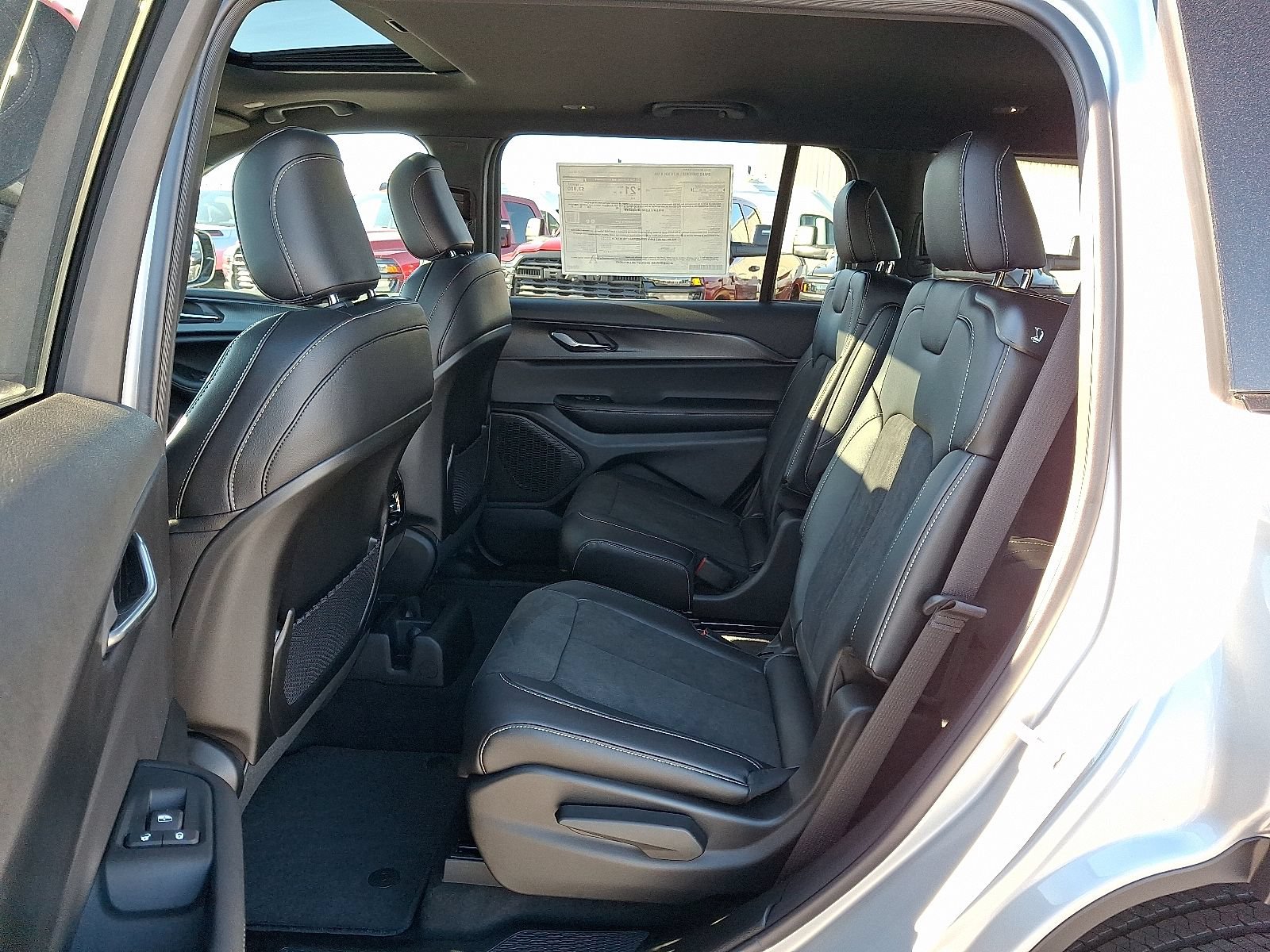 New 2025 Jeep Grand Cherokee L Altitude AWD/4WD image 7