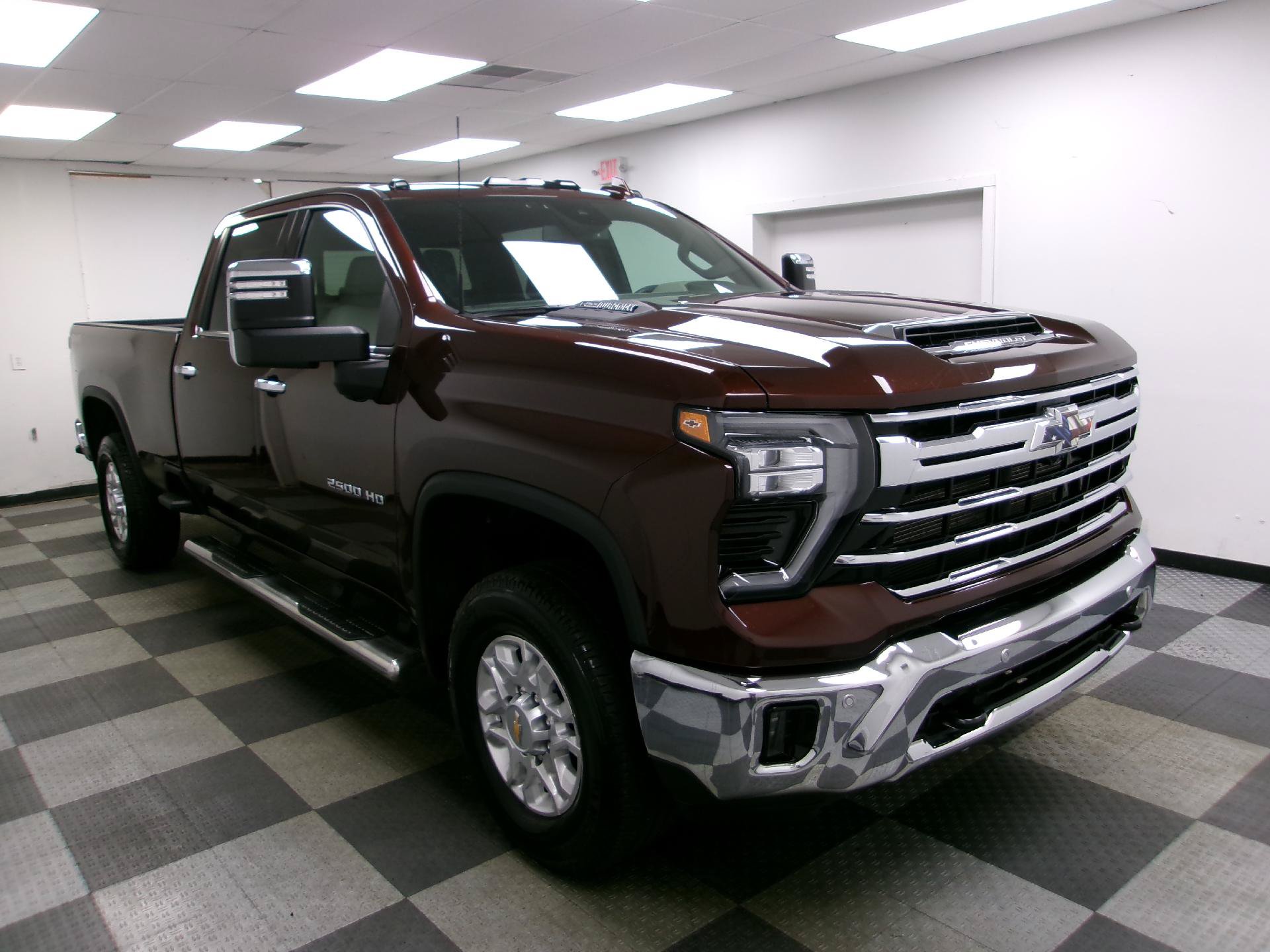 Used 2024 Chevrolet Silverado 2500 LTZ w/ LTZ Convenience Package AWD/4WD image 14