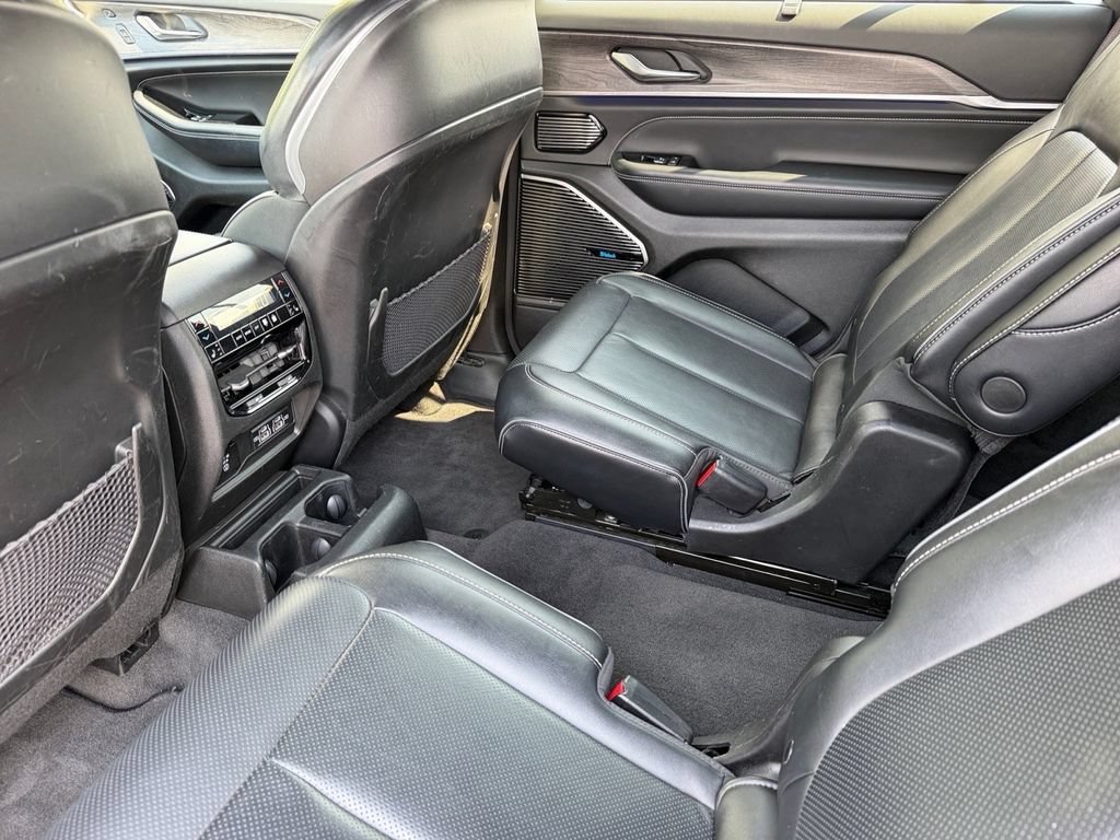 Used 2021 Jeep Grand Cherokee L Overland w/ Luxury Tech Group IV AWD/4WD image 17