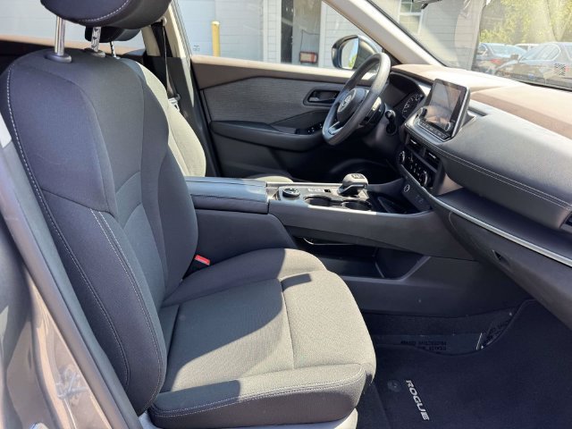 Used 2023 Nissan Rogue S AWD/4WD image 9