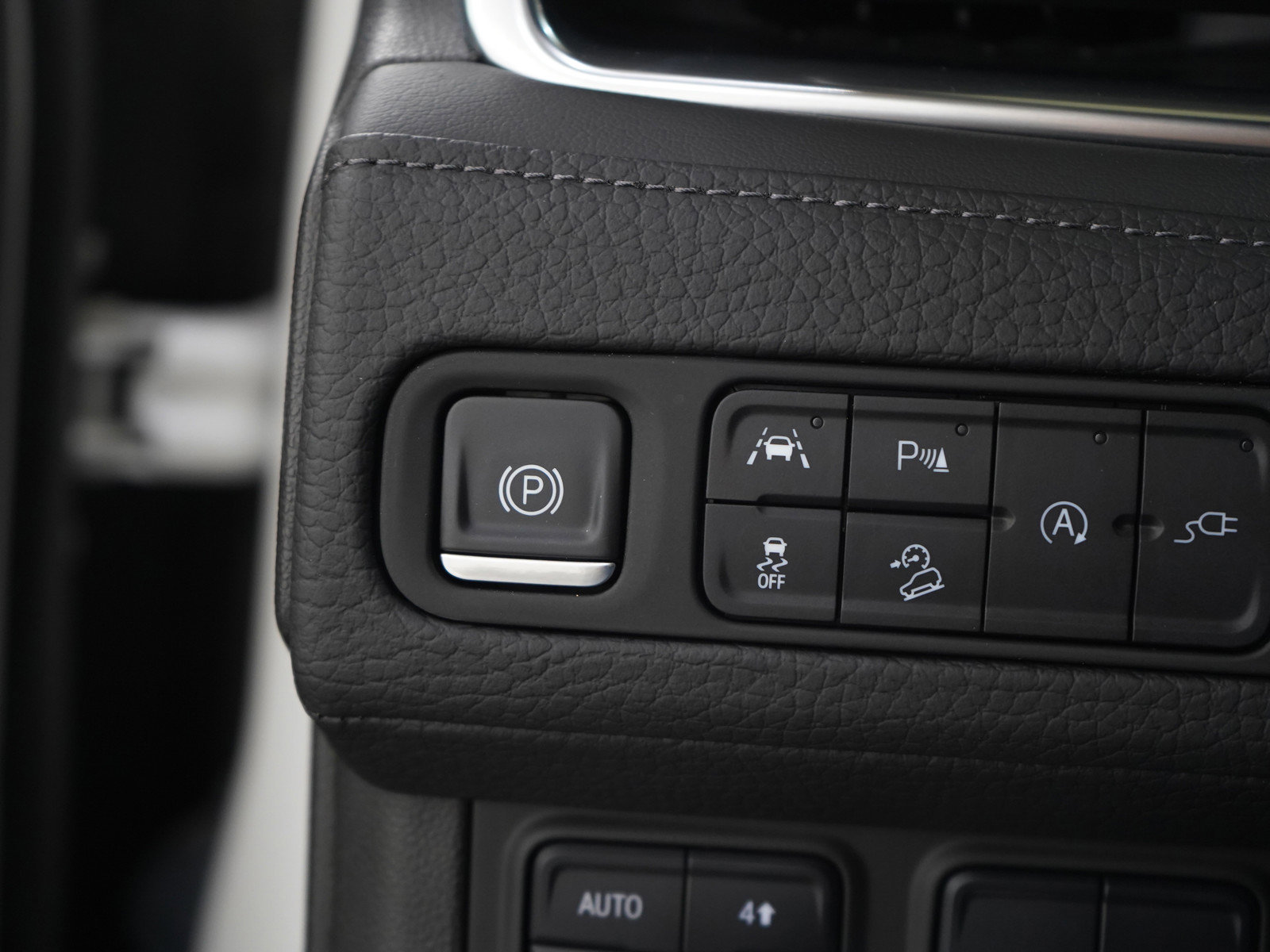 Used 2021 GMC Yukon Denali w/ Denali Premium Package image 30