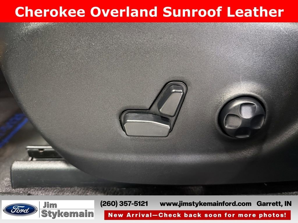 Used 2016 Jeep Cherokee Overland AWD/4WD image 16