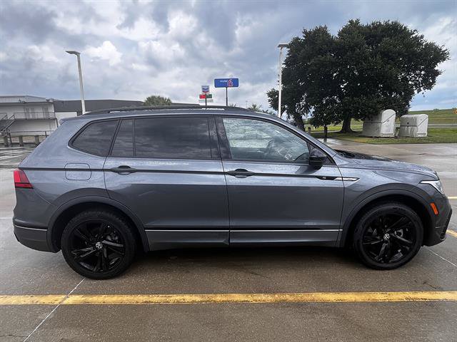 Used 2024 Volkswagen Tiguan SE R-Line FWD image 2