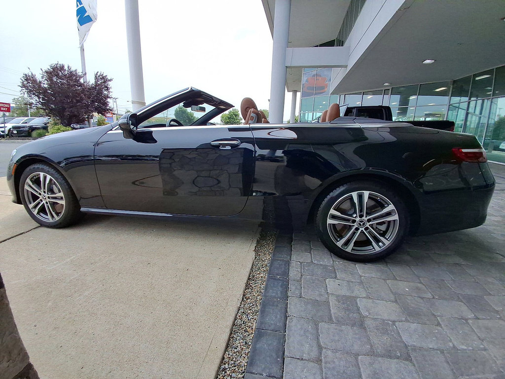 Used 2023 Mercedes-Benz E 450 4MATIC Cabriolet image 2