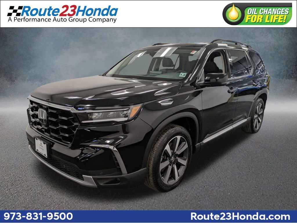 Certified 2025 Honda Pilot Touring image 1
