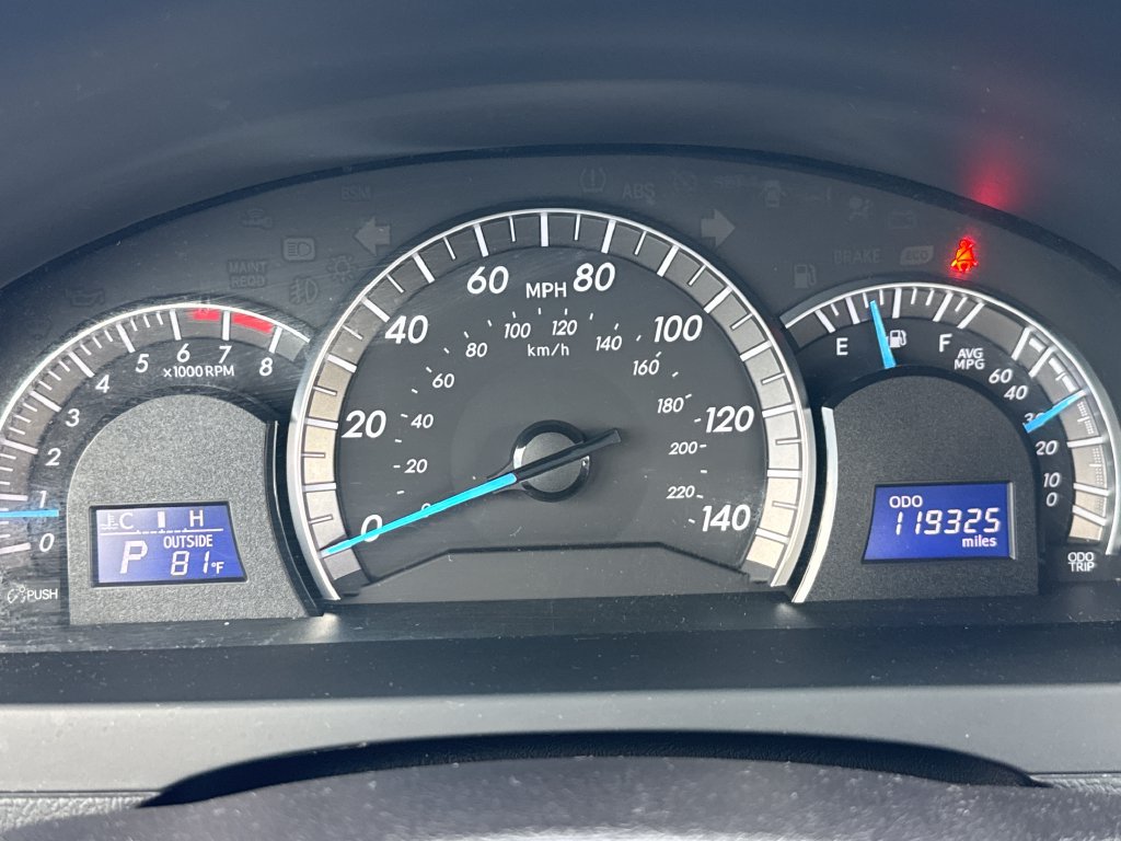Used 2014 Toyota Camry SE FWD image 17