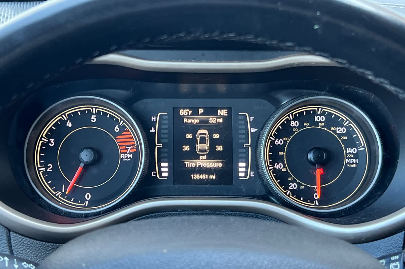 Used 2018 Jeep Cherokee Latitude w/ Altitude Package FWD image 27