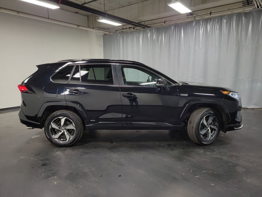 Used 2021 Toyota RAV4 SE image 9