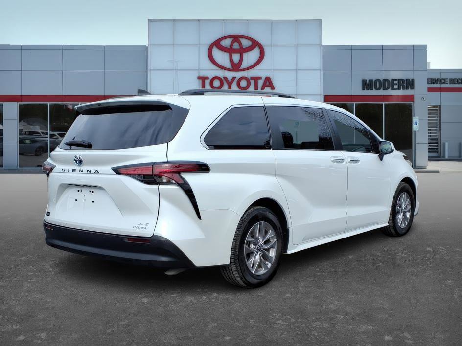 Certified 2022 Toyota Sienna XLE w/ XLE Plus Package image 5