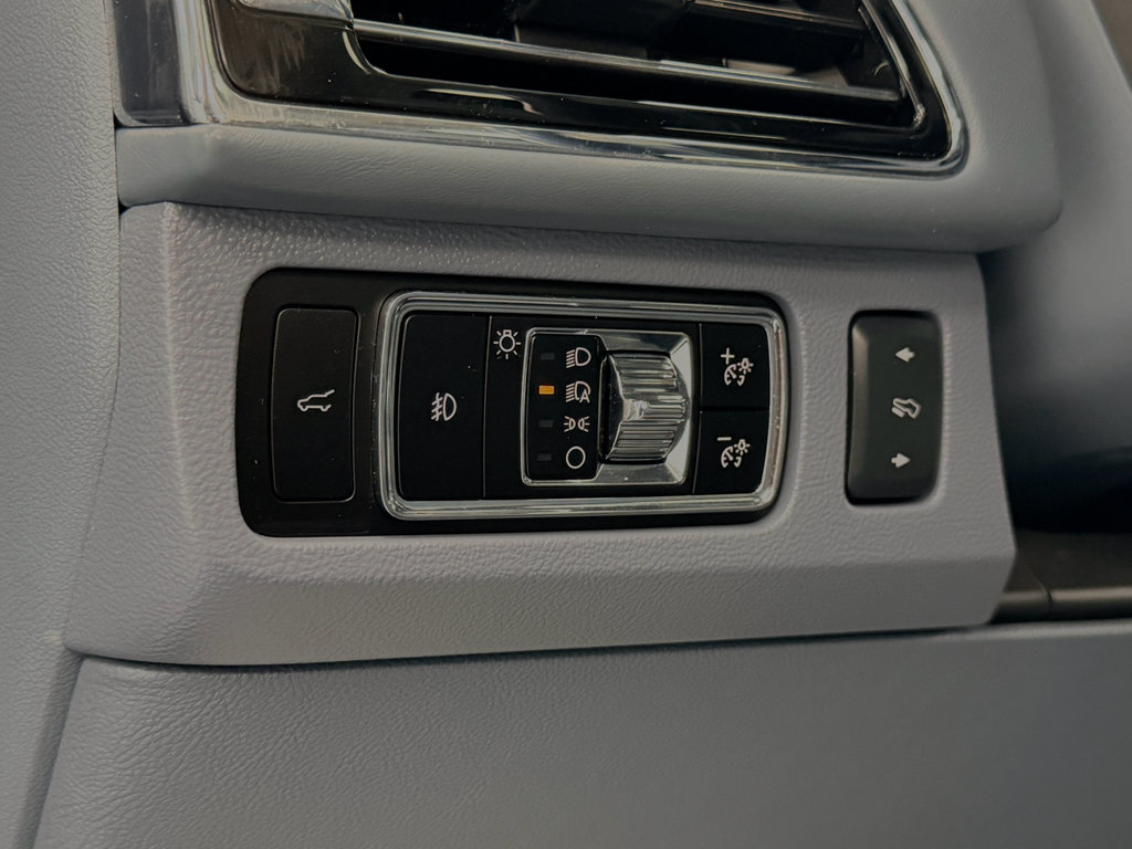 Used 2023 Lincoln Navigator L Black Label AWD/4WD image 18