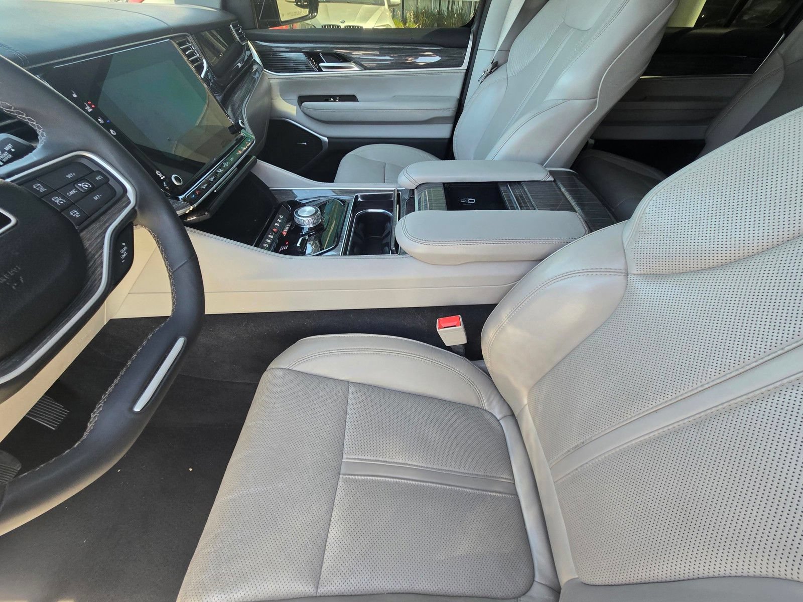 Used 2022 Jeep Wagoneer Series II w/ Premium Group I AWD/4WD image 13