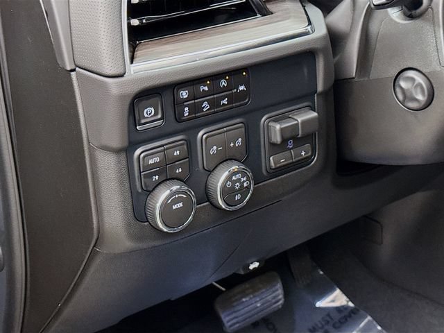 Used 2025 Chevrolet Suburban Premier w/ Sun And Tow Package AWD/4WD image 12
