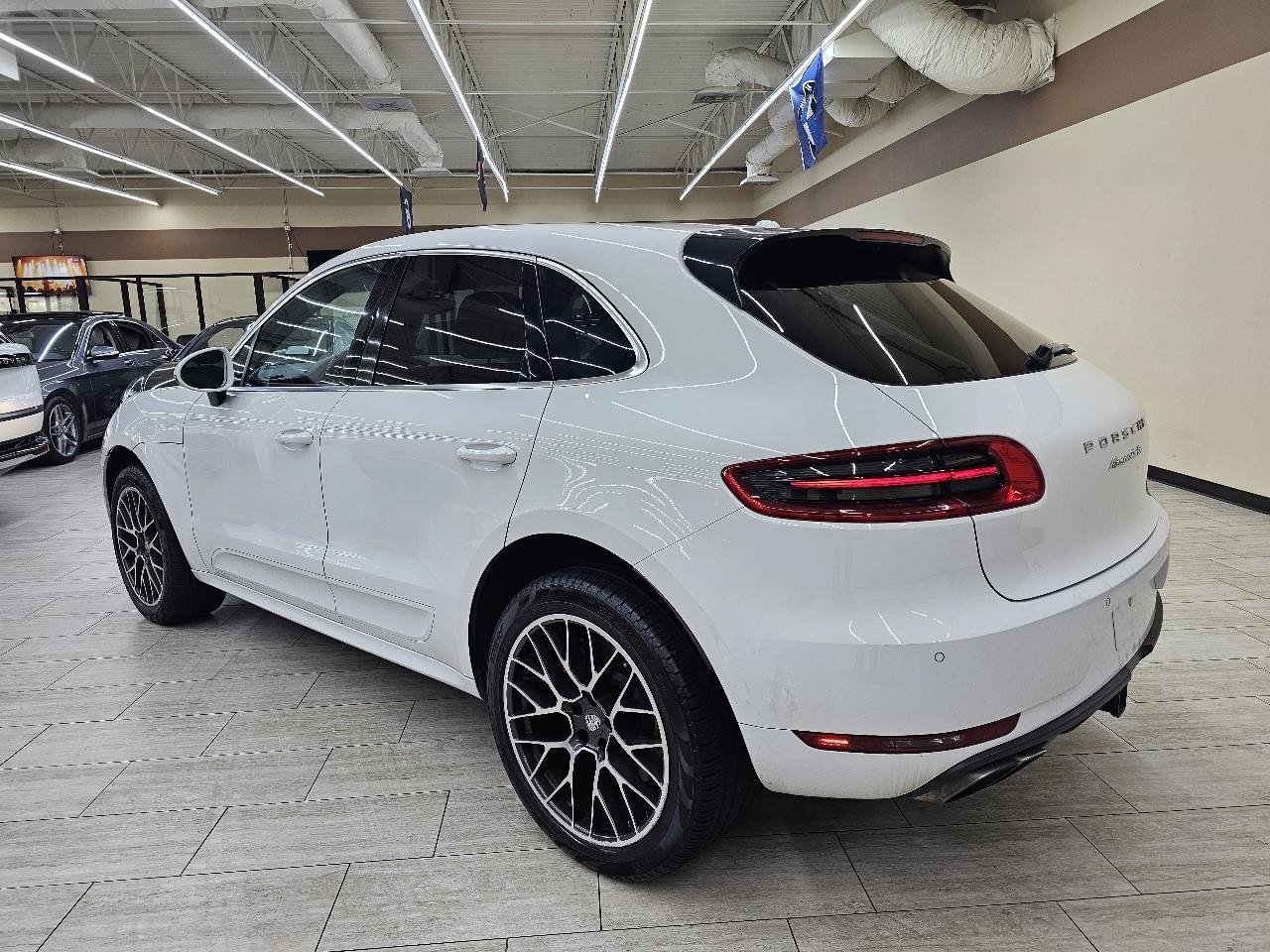 Used 2017 Porsche Macan Turbo AWD/4WD image 8