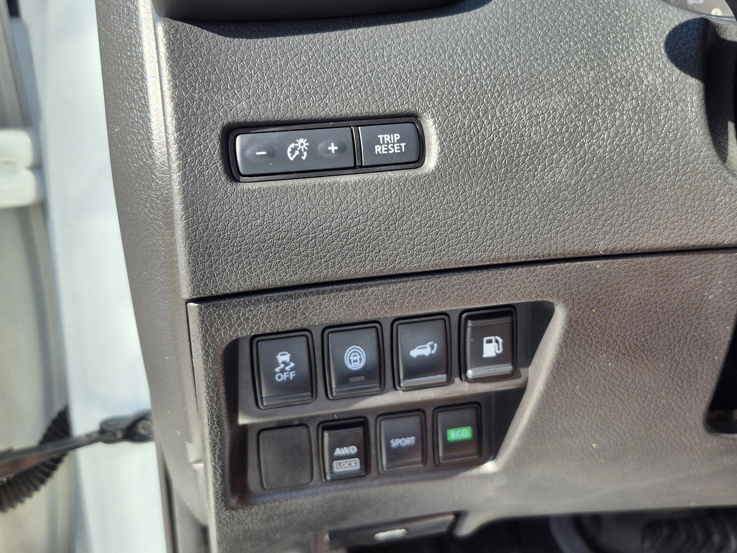 Used 2020 Nissan Rogue SV AWD/4WD image 29