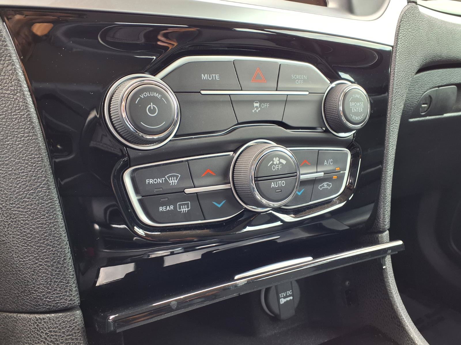 Used 2023 Chrysler 300 Touring w/ Sport Appearance Package RWD image 19