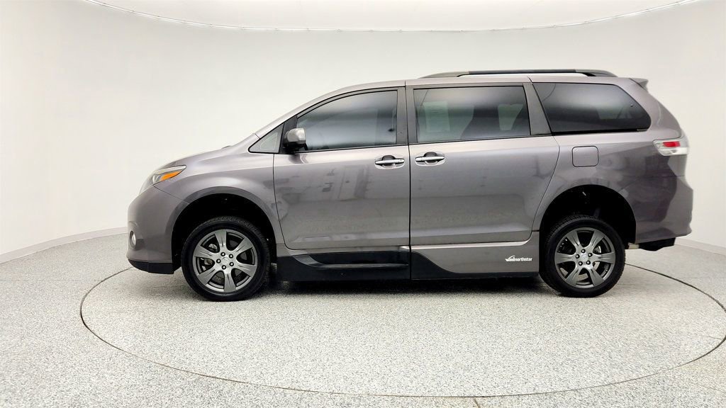 Used 2017 Toyota Sienna SE Premium image 8