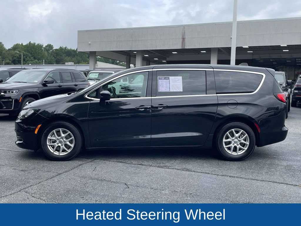 Certified 2023 Chrysler Voyager LX FWD image 6