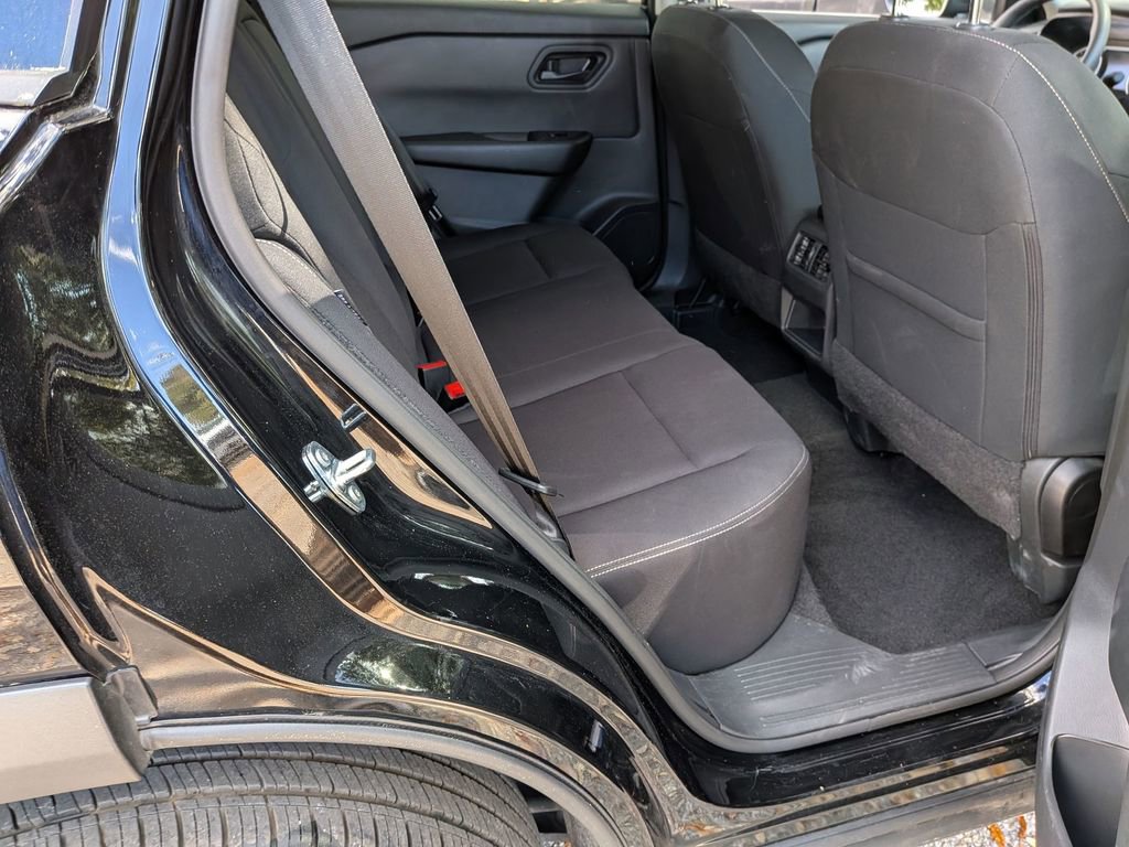 Used 2024 Nissan Rogue S AWD/4WD image 29