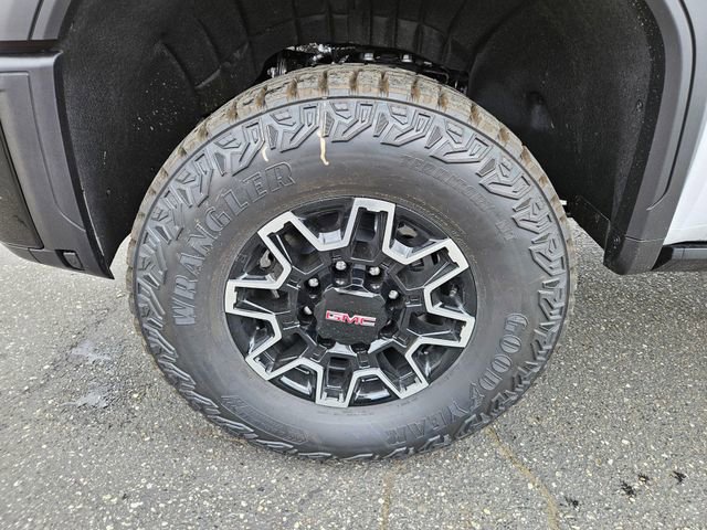 New 2026 GMC Sierra 2500 AT4X w/ LPO, Black Badging Package AWD/4WD image 9