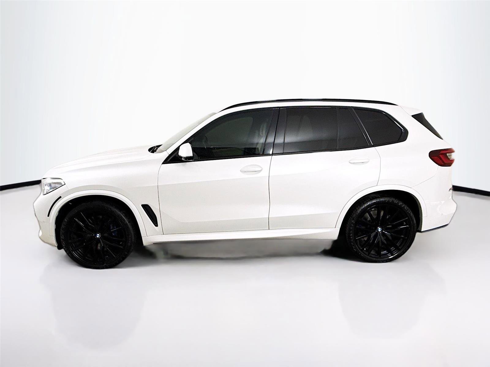 Used 2020 BMW X5 M50i w/ Executive Package image 8
