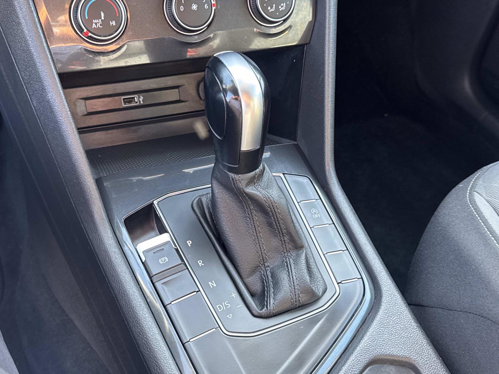 Used 2019 Volkswagen Tiguan S FWD image 21
