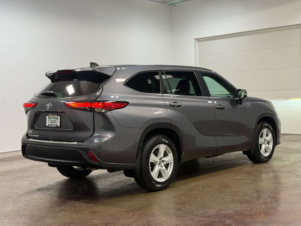 Used 2023 Toyota Highlander L FWD image 4