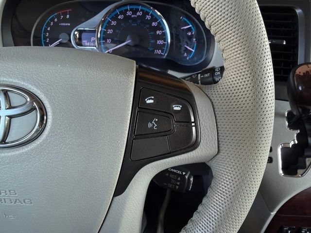 Used 2014 Toyota Sienna XLE FWD image 18