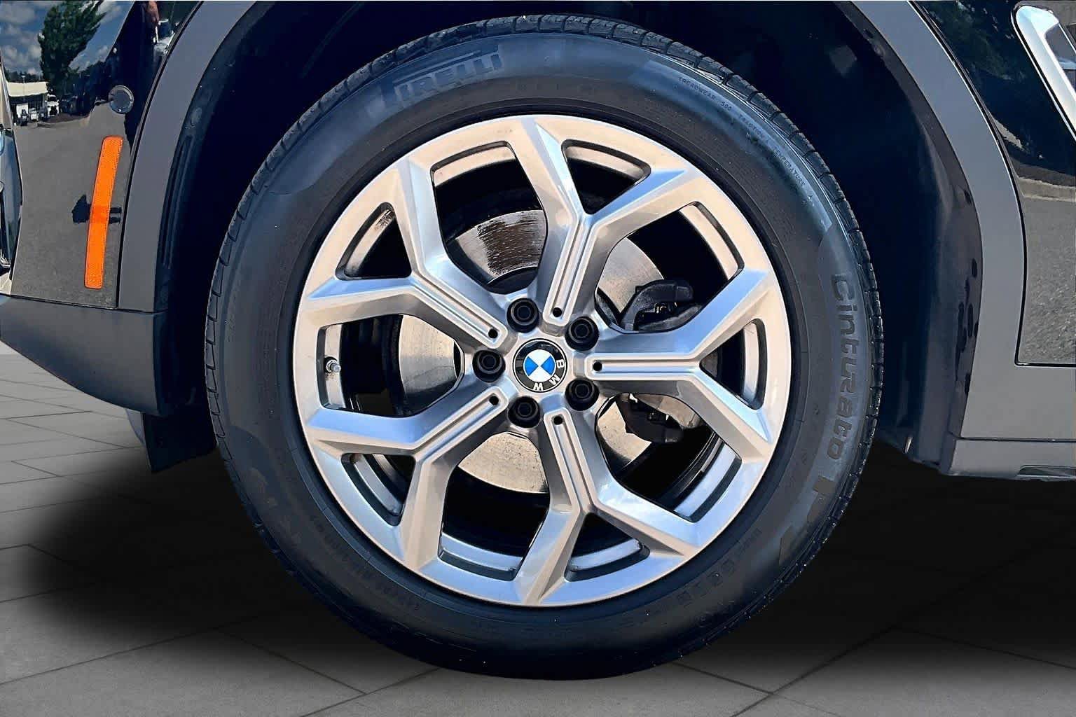 Used 2022 BMW X4 xDrive30i w/ Parking Assistance Package AWD/4WD image 10