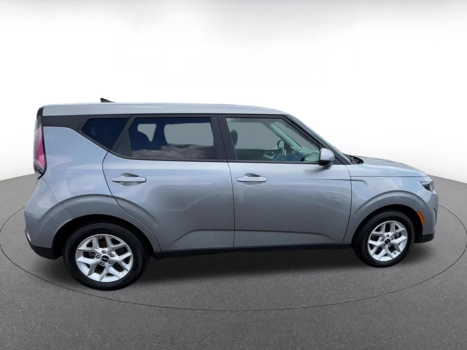 Used 2025 Kia Soul LX w/ LX Technology Package FWD image 15