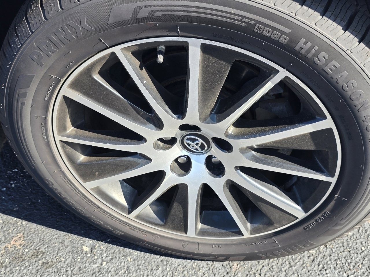 Used 2018 Toyota Highlander SE image 17