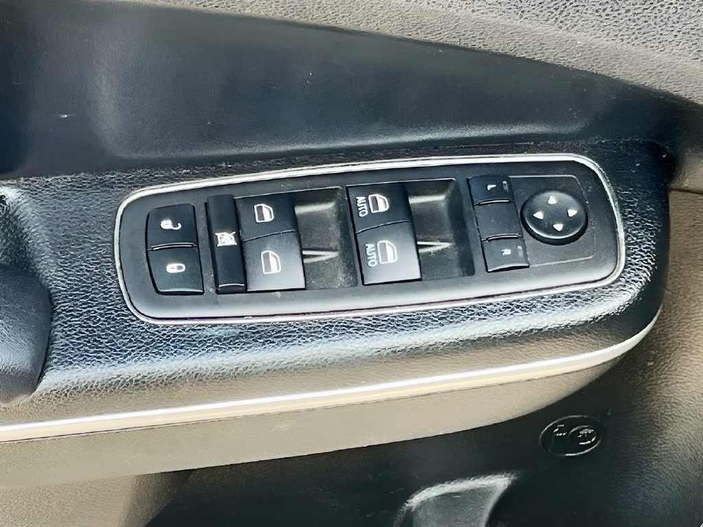 Used 2023 Chrysler 300 Touring RWD image 17