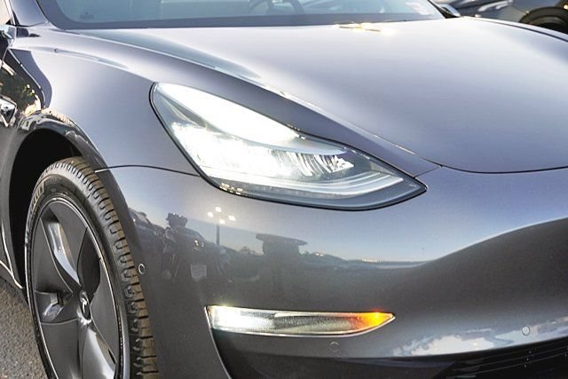 Used 2019 Tesla Model 3 Mid Range RWD image 11