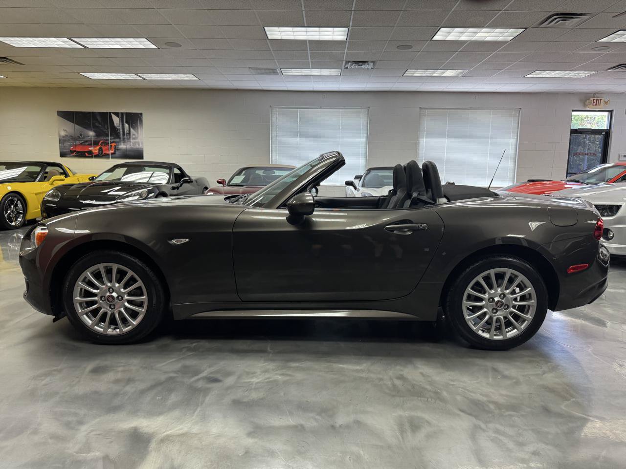 Used 2017 FIAT 124 Spider Classica RWD image 16