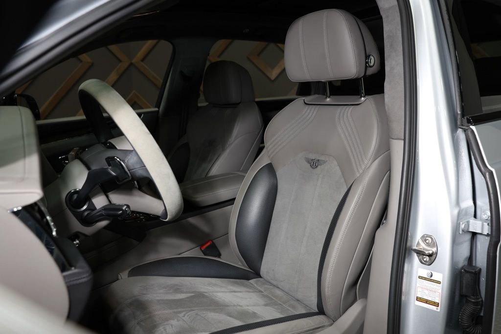 Used 2022 Bentley Bentayga image 41