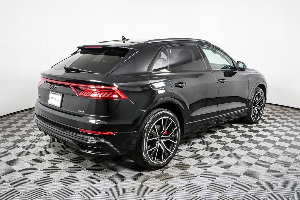 Used 2023 Audi Q8 Prestige w/ Prestige Package image 3