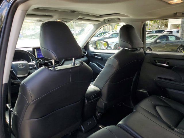 Used 2023 Toyota Highlander XLE image 12