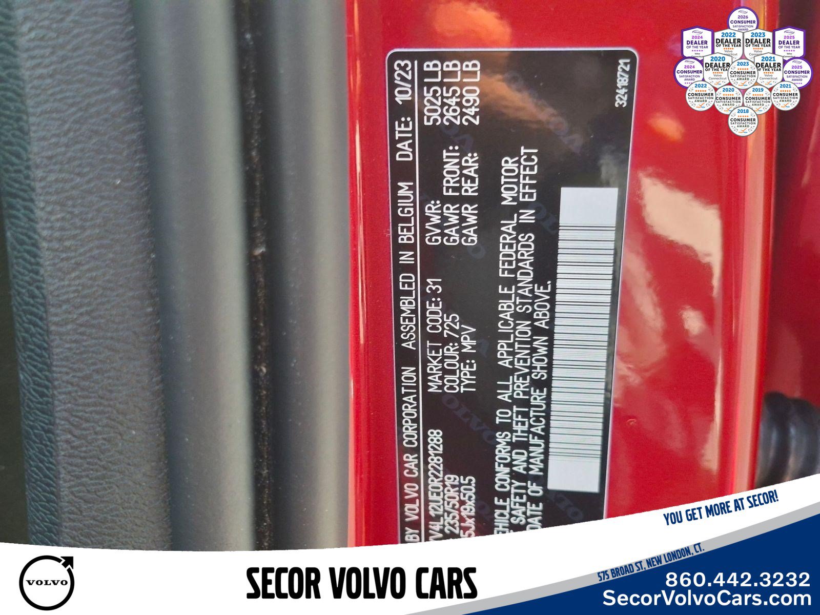 Used 2024 Volvo XC40 B5 Plus w/ Protection Package Premier AWD/4WD image 32