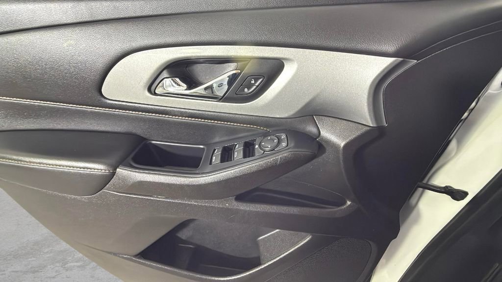 Certified 2021 Chevrolet Traverse LS image 24