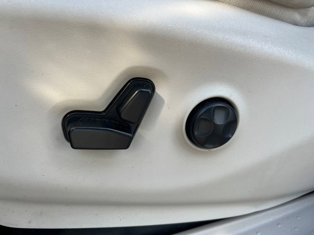 Used 2017 Chrysler Pacifica Limited w/ UConnect Theater Package image 30